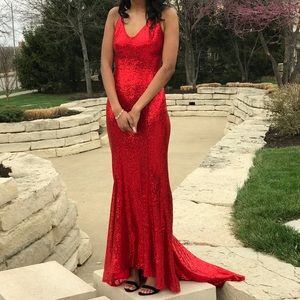 A long dazzling prom dress!!